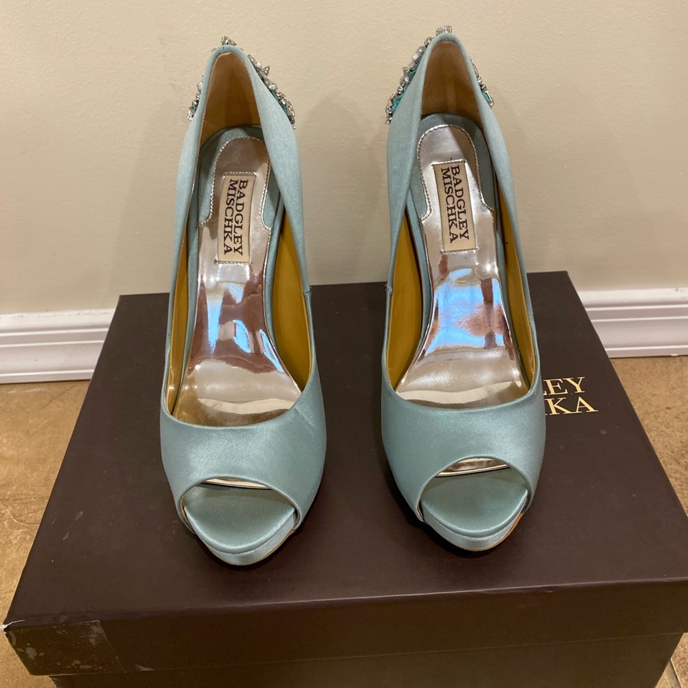 Badgley Mischka Kiara Sage Green Heels. Size 6.5.
